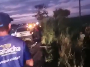 [Vídeo] Motorista morre após tentar realizar ultrapassagem e colidir contra carreta