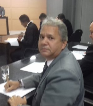 Pastor tenta justificar por que votou contra a comissão de fiscalização de recursos para covid 19 em Arapiraca