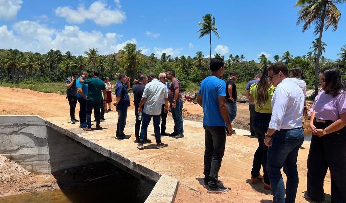 Prefeito Sérgio Lira inaugura ponte na região de Peroba