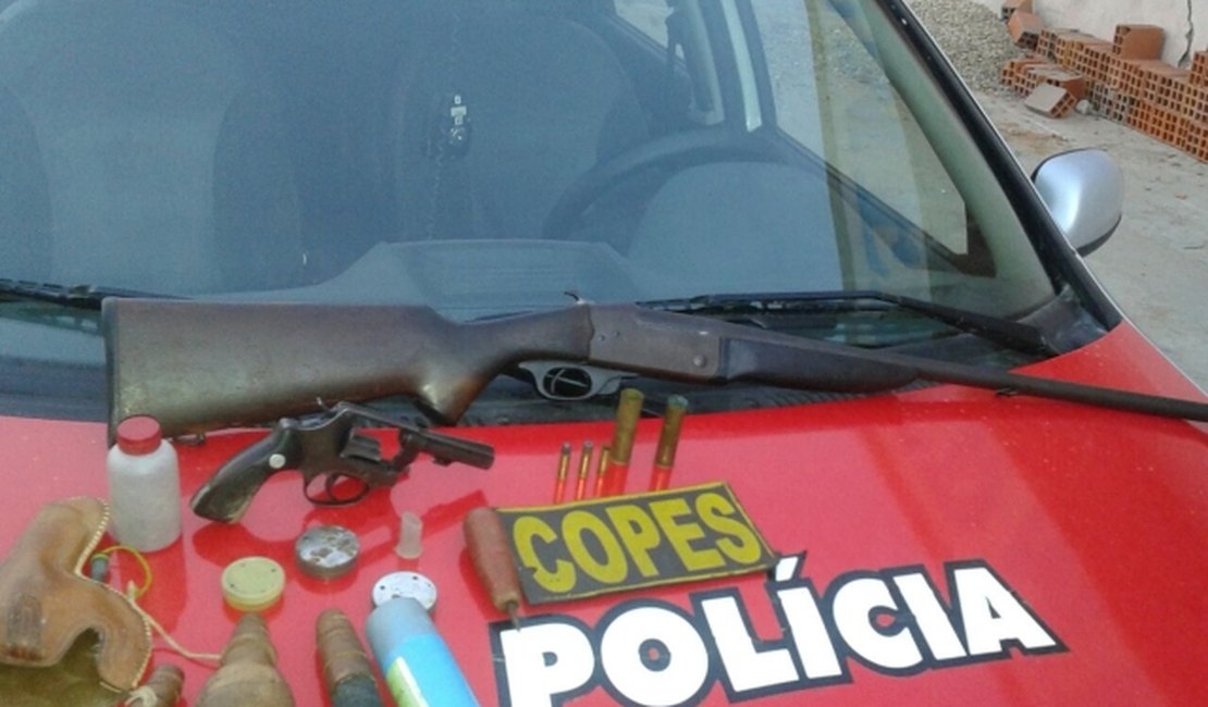 Homem é preso com revólver e espingarda  no sertão de Alagoas