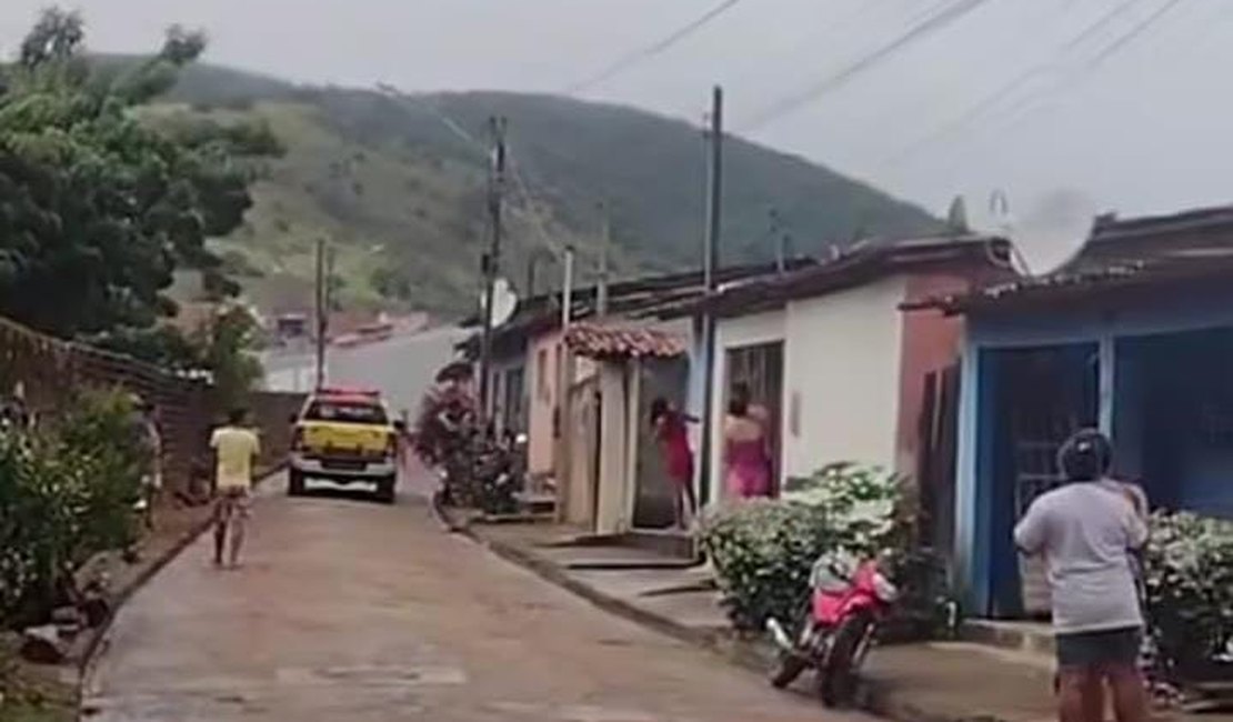 Homem tenta esfaquear “amigo” durante bebedeira em Palmeira dos Índios