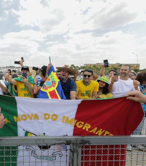 Quem age fora da Constituição deve ser ‘enquadrado’ ou ‘pedir para sair’, diz Bolsonaro