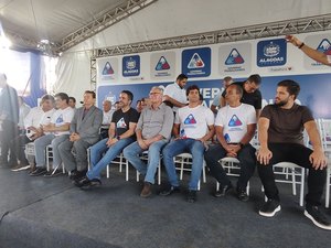 Paulo Dantas assina início das reformas na Pista de Pouso de Arapiraca