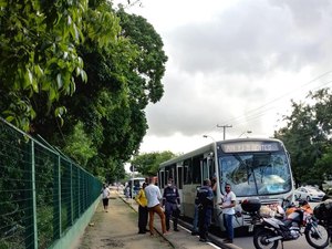 Nove pessoas ficam feridas em colisão entre dois ônibus na Av. Fernandes Lima