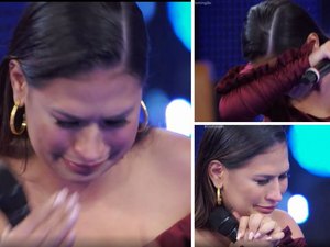 Simone Mendes chora ao receber disco de diamante duplo no ‘Domingão’