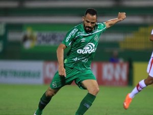 CRB perde para Chapecoense e segue em queda livre na Série B