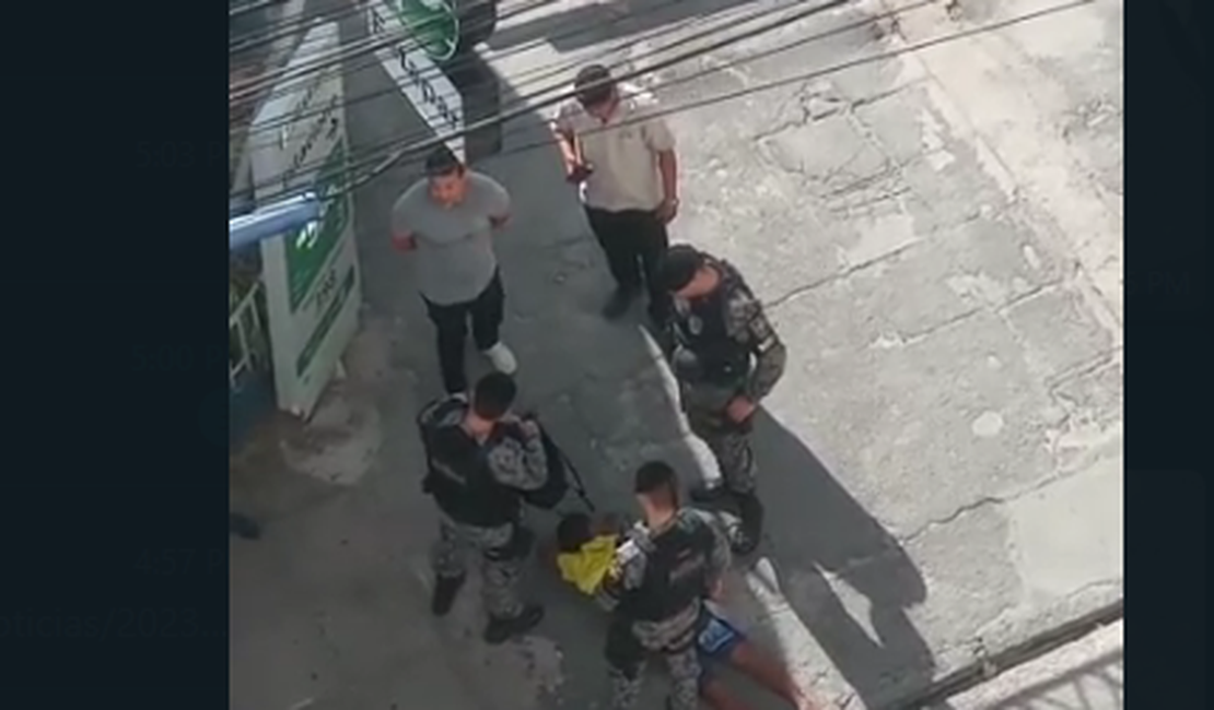 [Vídeo] Suspeito é preso por populares após assaltar mulher no Centro de Maceió
