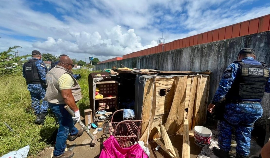Prefeitura remove estruturas irregulares ligadas ao crime no Benedito Bentes
