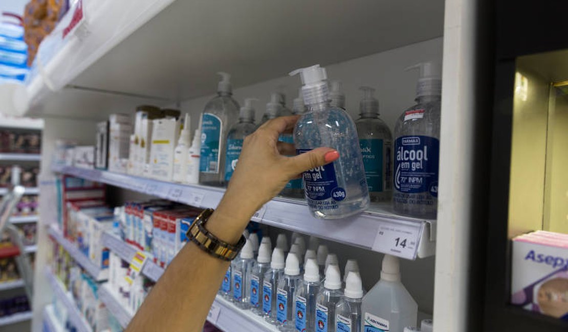 Saiba onde ainda é possível comprar álcool em gel na capital