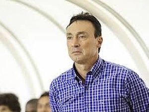 Na zona de rebaixamento da série C, Cuiabá contrata Roberto Fonseca