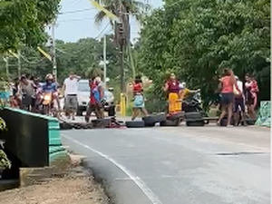 Moradores de São Miguel dos Milagres protestam, mas prefeitura garante apoio às famílias