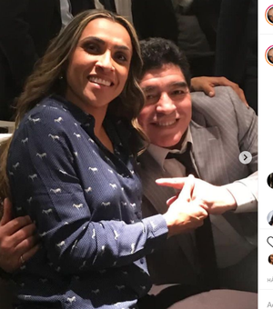 Jogadora Marta presta homenagem a Maradona nas redes sociais