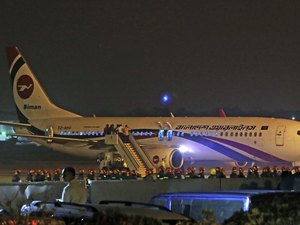 Passageiro tenta sequestrar avião com arma de brinquedo e é morto