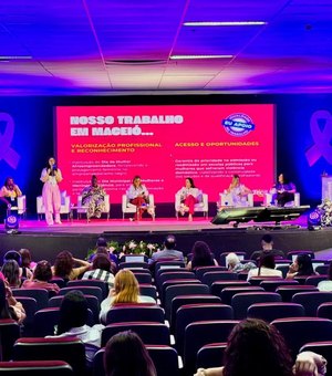 Teca Nelma destaca projetos de combate à violência e incentivo à autonomia em evento de Maceió