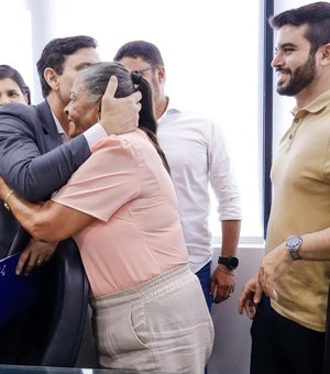 Tia Júlia participa do lançamento da cartilha orientativa para contratação de artistas na AMA