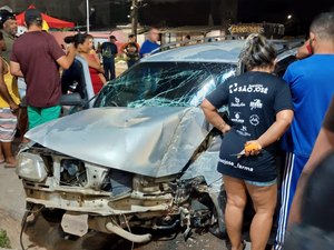 Veículo bate contra parede e deixa condutor preso às ferragens em Rio Largo
