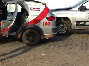 Bandidos invadem residência e levam eletrônicos e um cofre de moedas