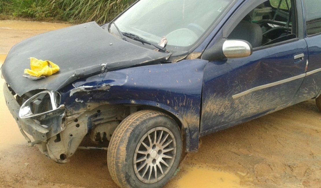 Acidente entre carro e moto deixa uma pessoa ferida na AL-115