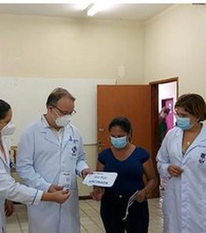 Hospital Universitário inicia vacinação de funcionários contra a covid-19