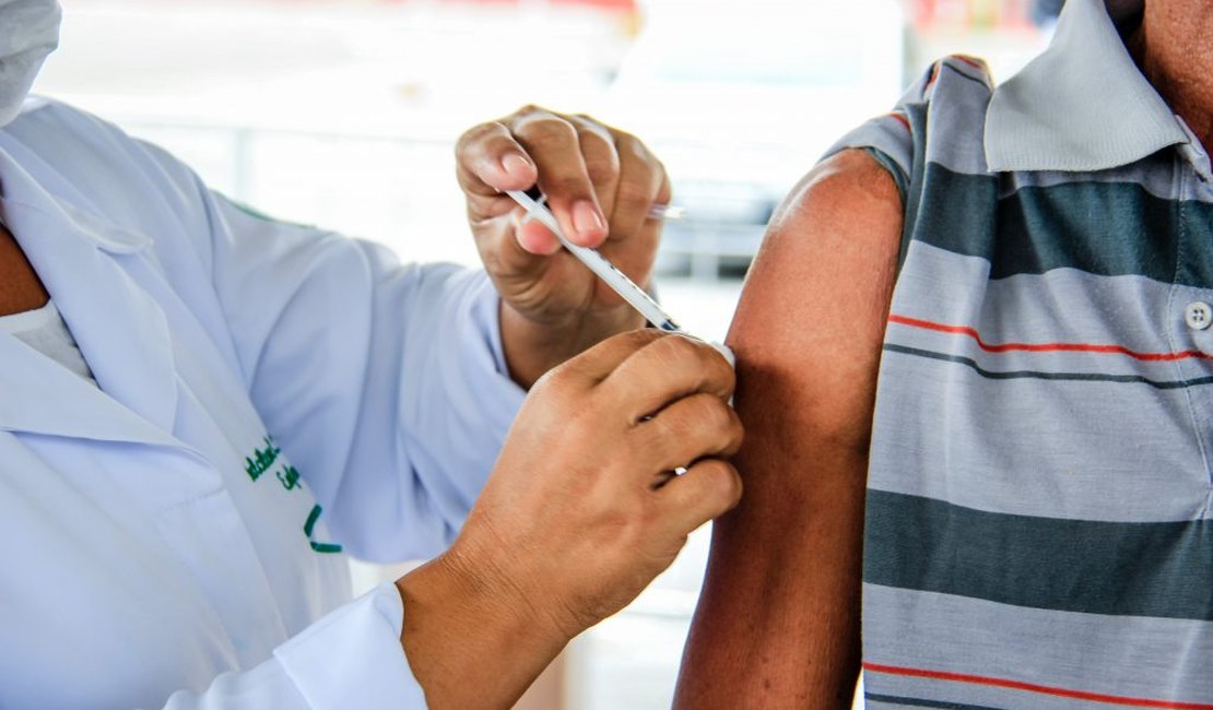 Adultos de 31 anos começam a se vacinar nesta quinta-feira em Maceió
