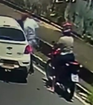 Condutora de moto tem R$35 mil roubados após ser abordada por criminosos de carro em Arapiraca
