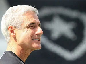 Ex-Botafogo, Luís Castro deixa o Al-Wasl após cinco meses de trabalho