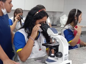 Alunos da rede municipal visitam mostra de Ciências da Ufal e classificam experiência como 'extraordinária'