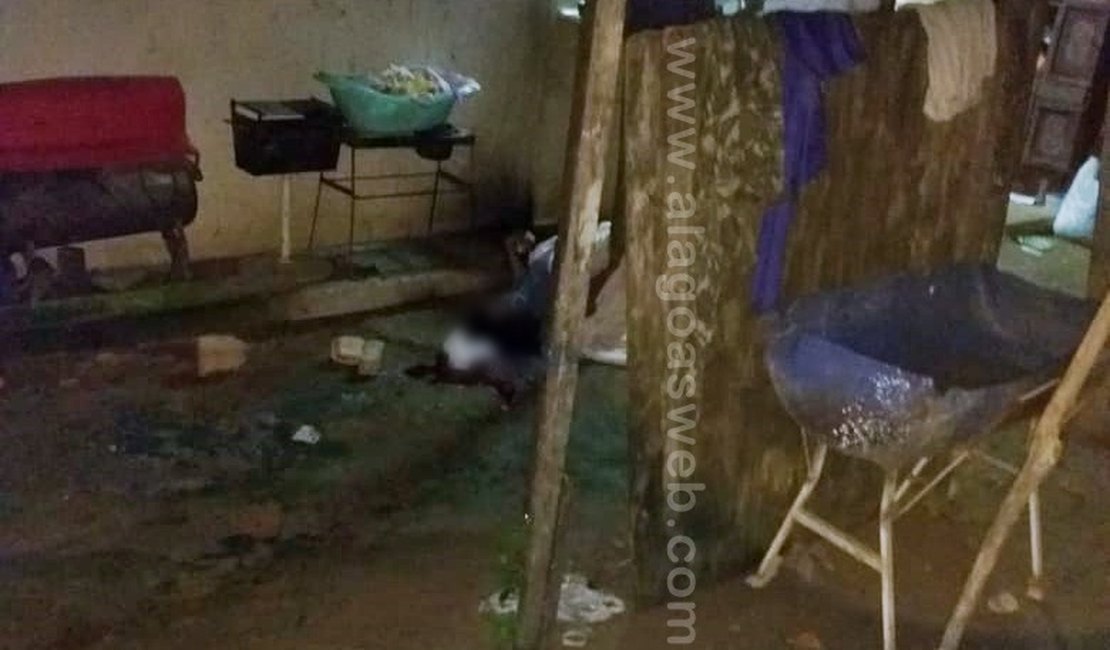 Homem é assassinado a tiros dentro de residência em São Miguel dos Campos