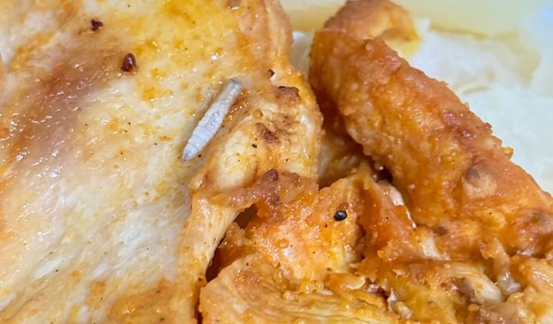 Paciente relata presença de larvas em comida servida na UPA Benedito Bentes