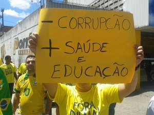 A coragem de poucos arapiraquenses em ato contra o governo Dilma