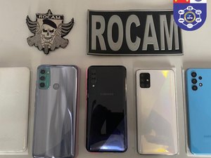 Dupla é presa na Feira da Troca com celulares roubados