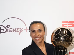 Homenageada no Bola de Prata, Marta sonha disputar a Copa do Mundo de 2027 no Brasil