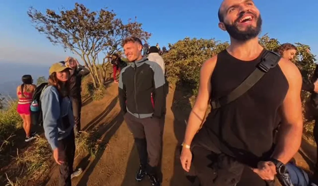 Jon, o poliglota das trilhas surpreende estrangeiros no Rio