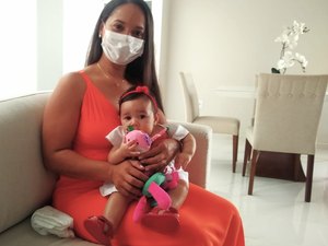 [Vídeo] Mãe pela primeira vez, fisioterapeuta doa leite humano para incentivar outras mães de Arapiraca