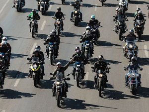 Brasília: presidente faz passeio de moto neste domingo de Dia dos Pais