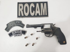 Homem é preso por posse ilegal de arma de fogo dentro de casa, em Arapiraca