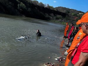 Bombeiros localizam corpo de motorista de carreta que caiu em açude na Serra das Pias