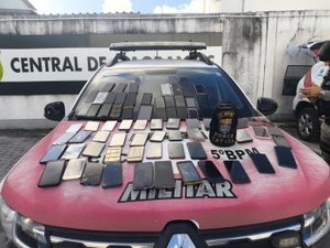 Polícia apreende 75 celulares em apartamento de suspeito de tráfico em Maceió