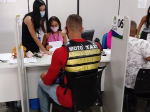 Mototaxistas se regularização no último dia mutirão; prazo acaba em janeiro