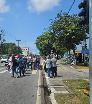 Protestos de funcionários contra o Hospital Veredas completam 15 dias