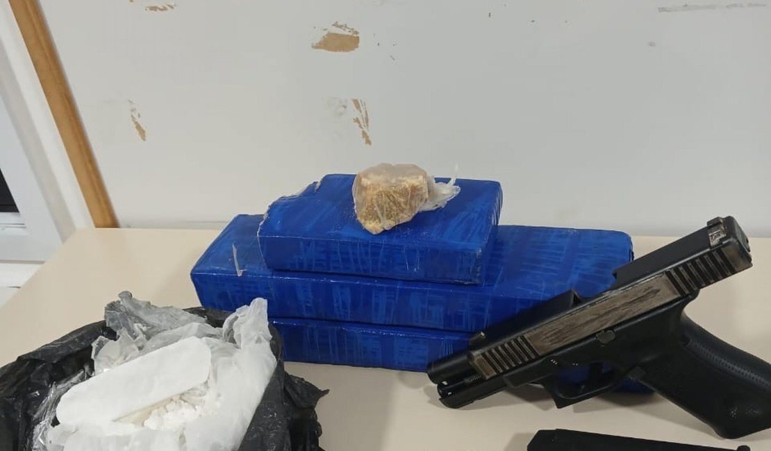 PM apreende arma e mais de 2kg de drogas em ação no bairro Benedito Bentes