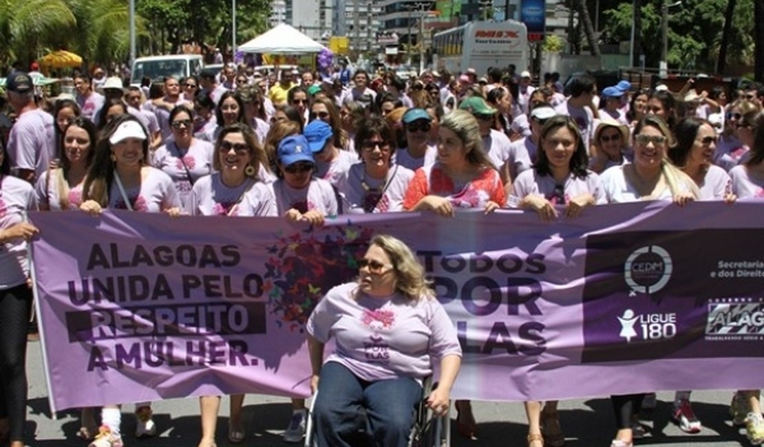 Luta pelo direito e respeito às mulheres levam alagoanos às ruas