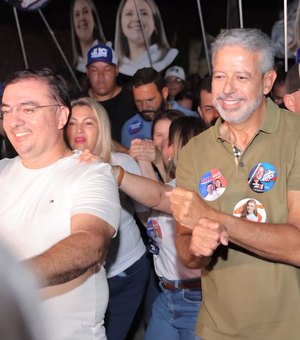 Arthur Lira participa de grande caminhada com apoiadores pelas ruas de Junqueiro