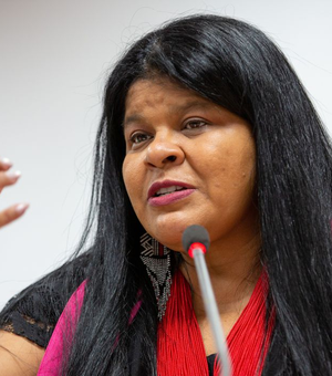 Ministra diz que garimpeiros ilegais devem ser expulsos de TI Yanomami