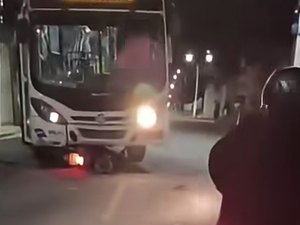 Motociclista fica gravemente ferido após colisão com ônibus em Arapiraca