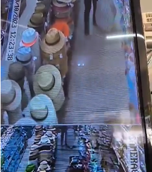 Criminosos tentam furtar loja no centro de Arapiraca e mordem o dono ao tentar fugir