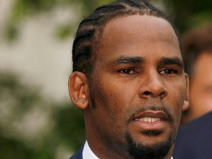 R. Kelly é condenado por abuso sexual após faltar em audiência