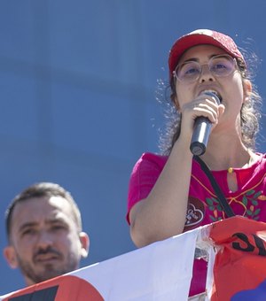 Teca Nelma sai em defesa do fim da escala 6x1; medida avança no Congresso Nacional