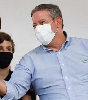 Arthur Lira blinda atos de Bolsonaro ao barrar mais de 50 projetos na Câmara