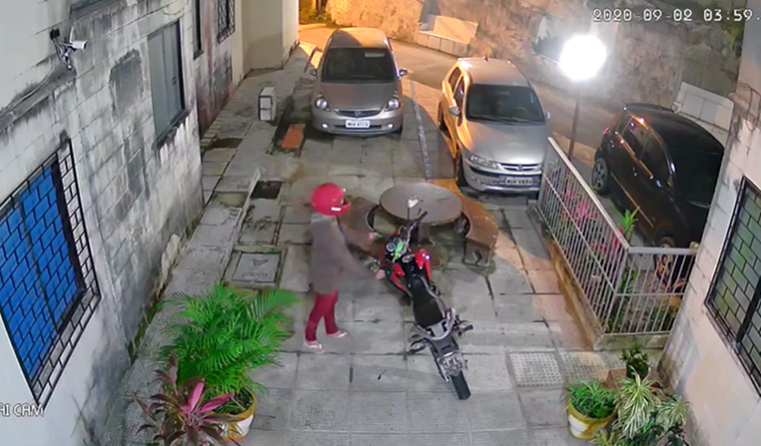 Morador evita roubo de moto em prédio no Conjunto José Tenório